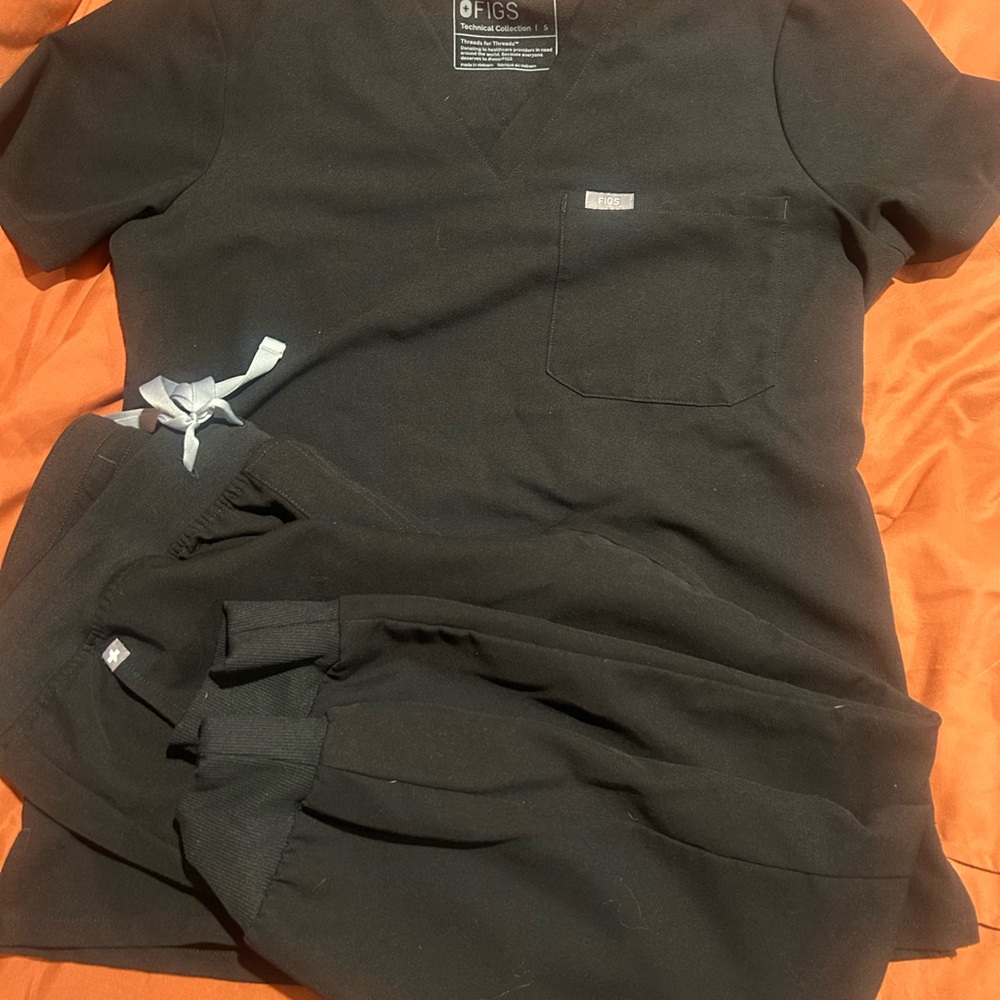 Figs Black Scrub Set